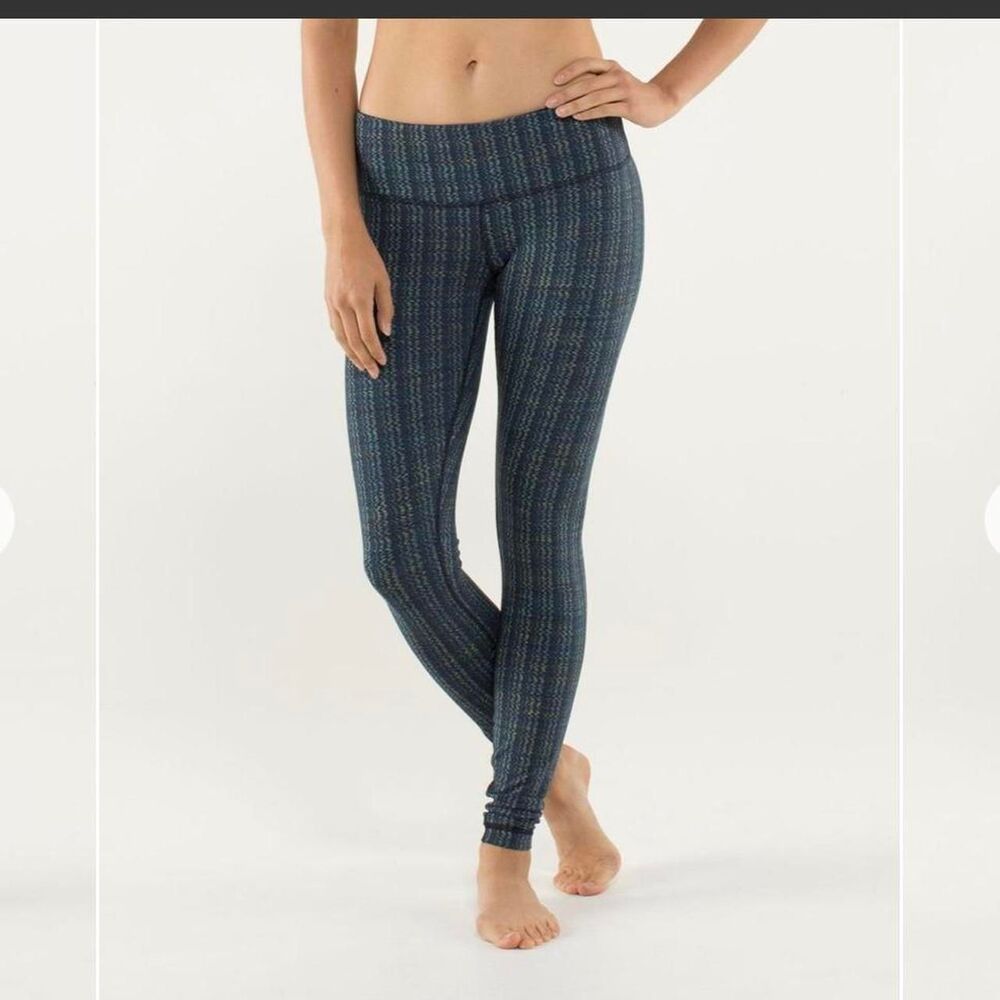 Lululemon Women's Blue and Navy Leggings Size 4